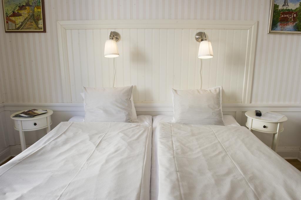 Lilla Hotellet i Nora Esterno foto