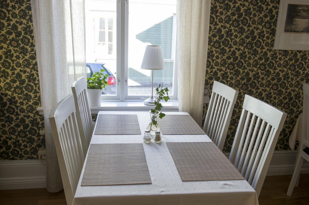 Lilla Hotellet i Nora Esterno foto