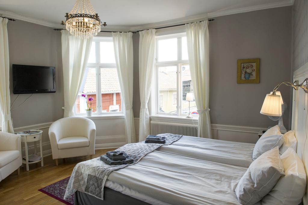Lilla Hotellet i Nora Esterno foto